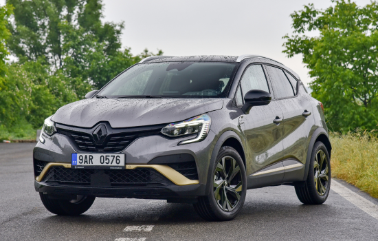 grey renault captur on country road